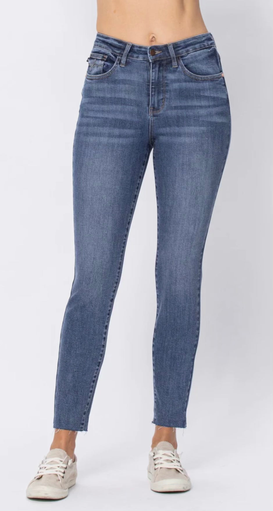 Curvy Judy Blue High Waist Relaxed Fit Embroidered Pocket