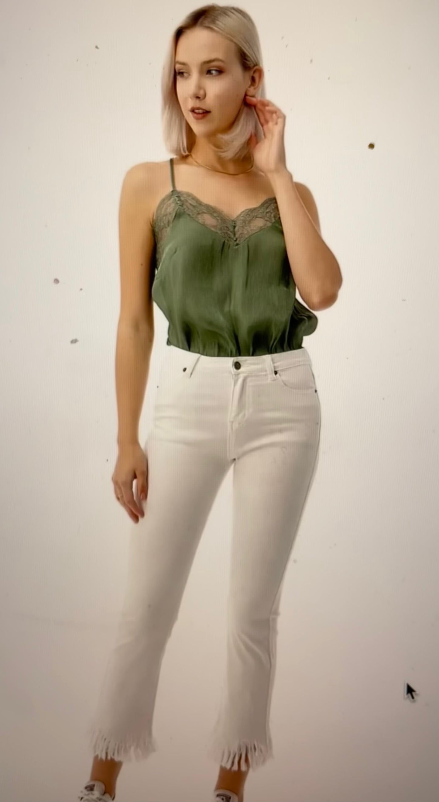 Solid white color fashion denim jeans with frayed edge