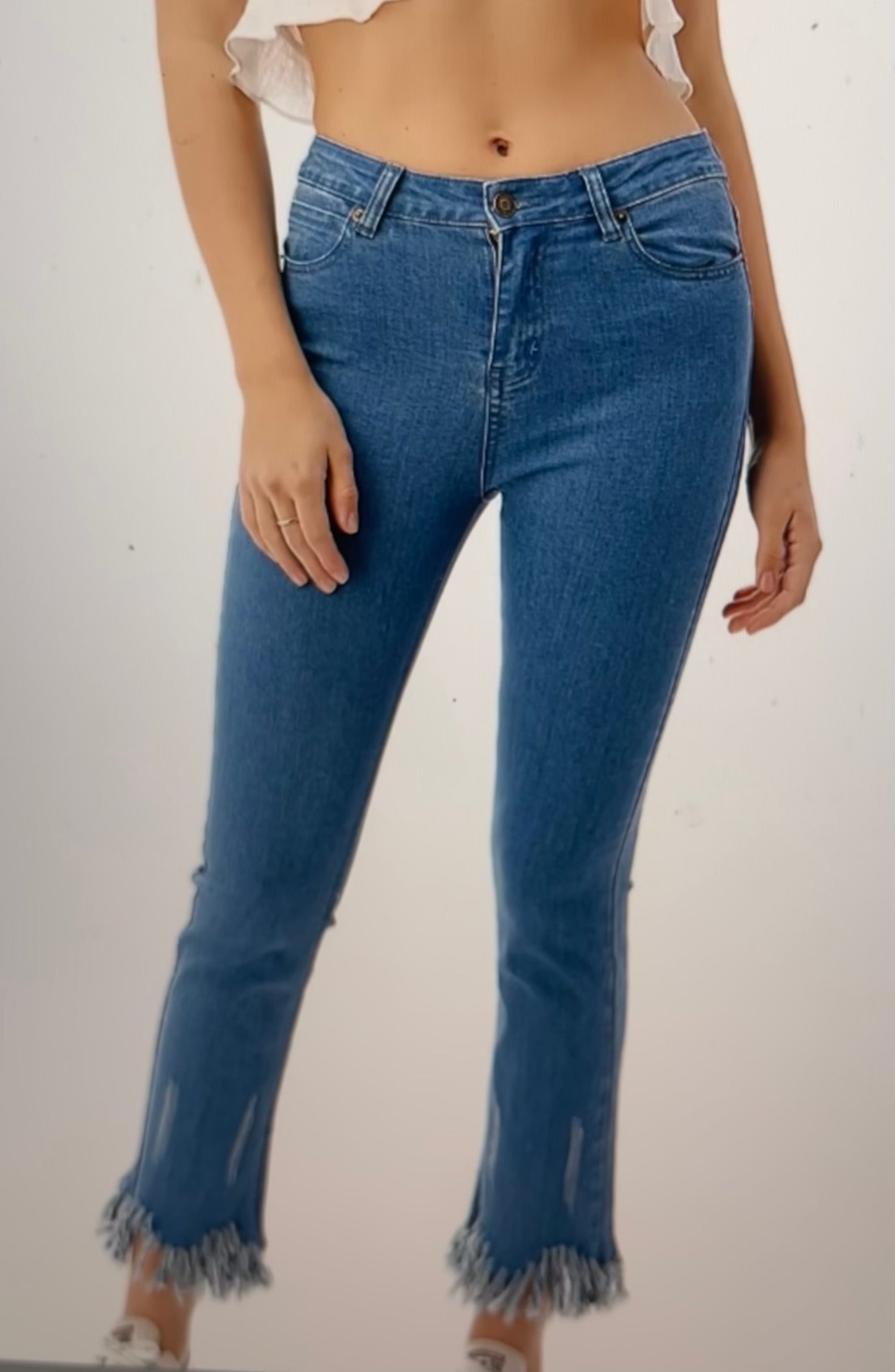 Medium washed fashion denim jeans with frayed edge