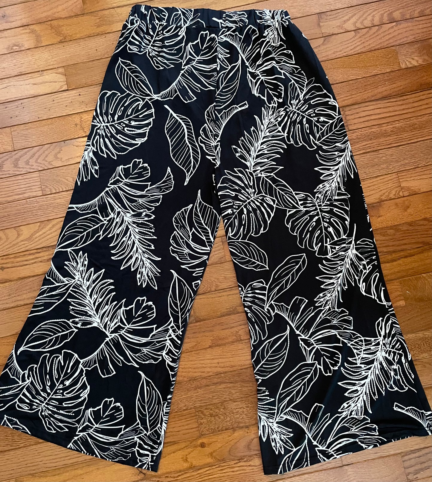 Curvy Girl Palm Leaf Flowy Pants