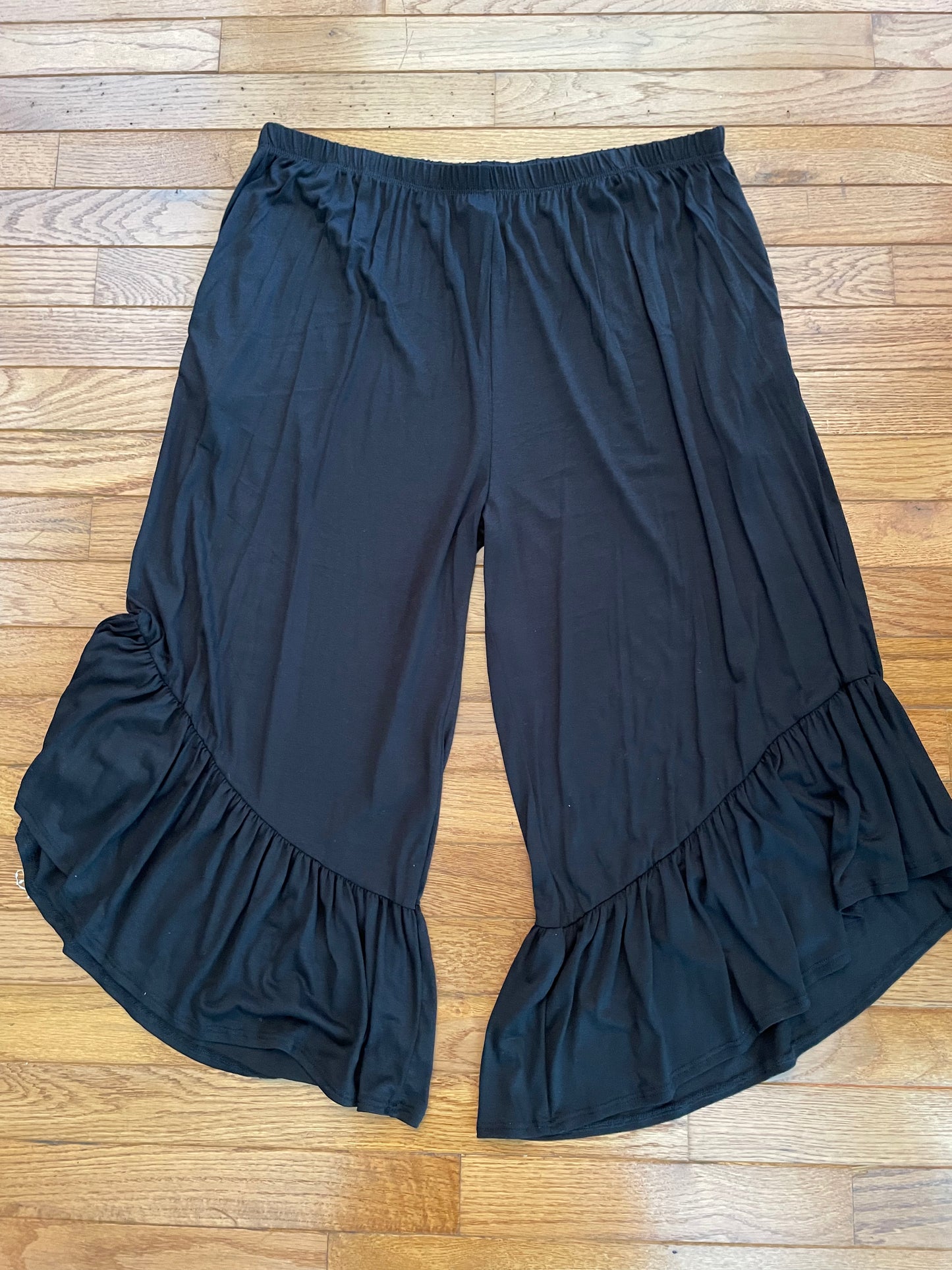 Curvy Girl Black Ruffle Capris