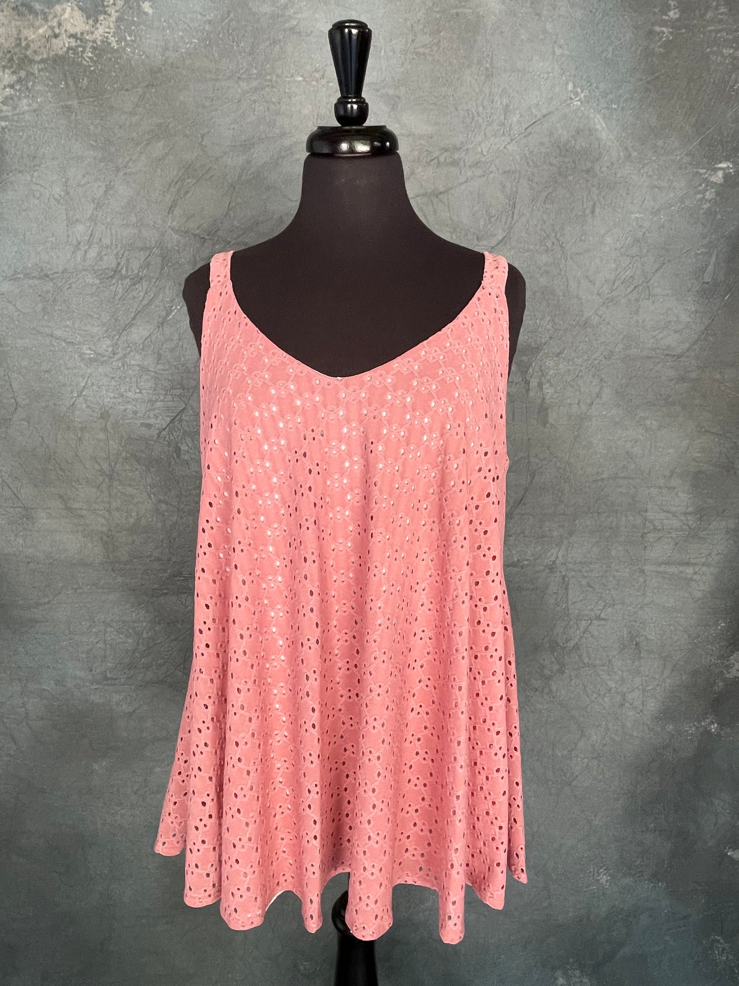 Curvy Girl Mauve Eyelet Tank Top